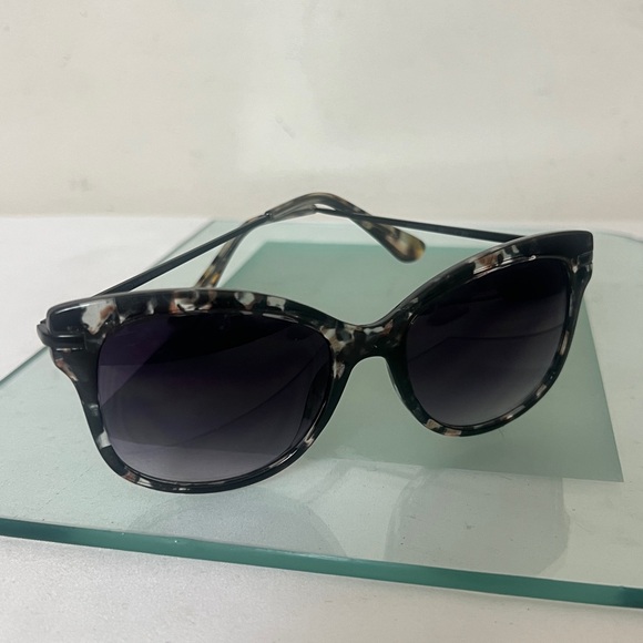 Oscar De La Renta Acetate Tortoise Shell Cat Eye Sunglasses Black - Picture 14 of 17